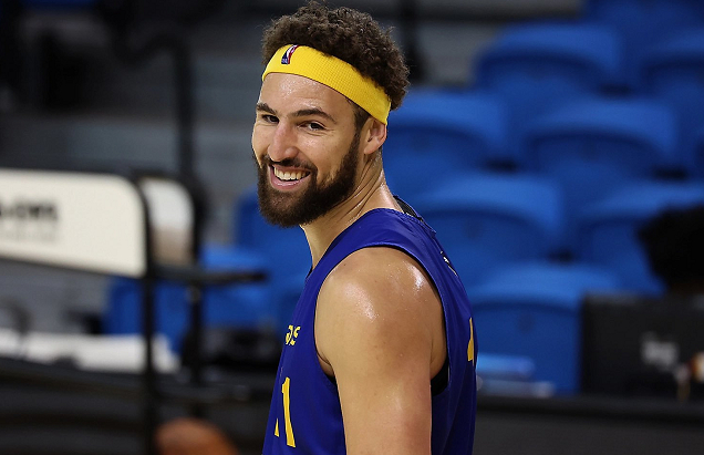 一名年轻中 一名年轻中