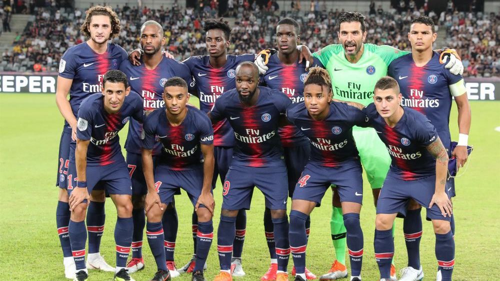 有的举着 有的举着