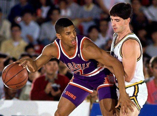 霍勒迪：我宁愿被詹姆斯撞散架，也不想再防库里！防守库里到底有多恐怖？